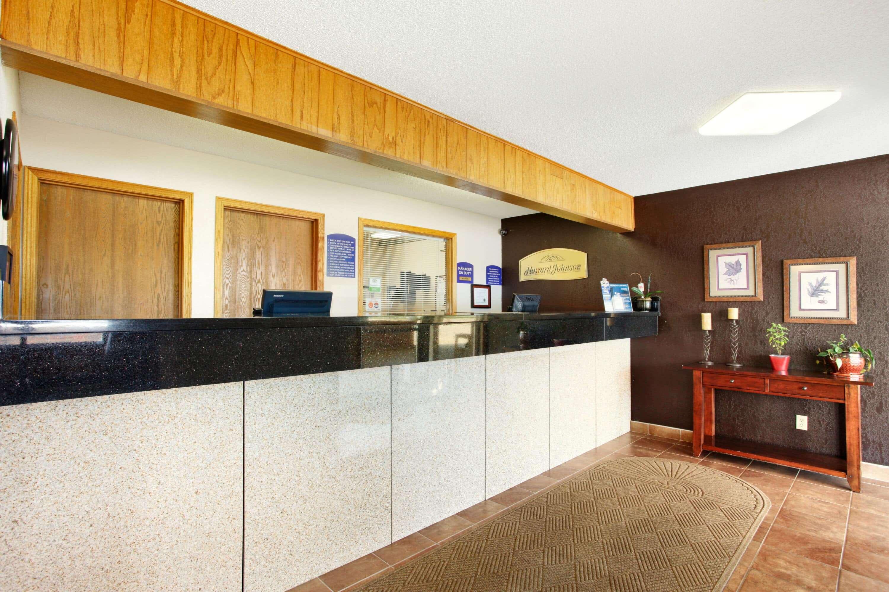 Howard Johnson By Wyndham Waterloo/Cedar Falls Екстериор снимка