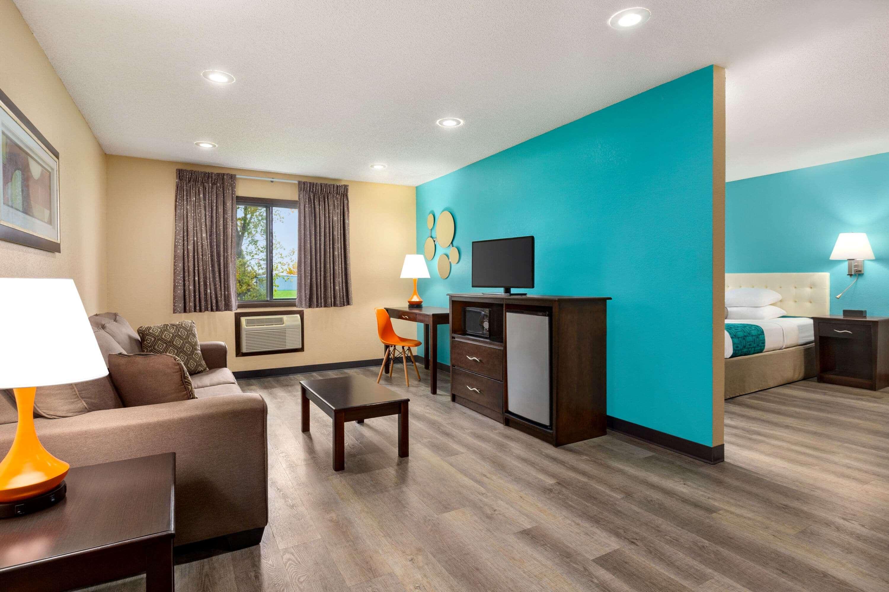 Howard Johnson By Wyndham Waterloo/Cedar Falls Екстериор снимка