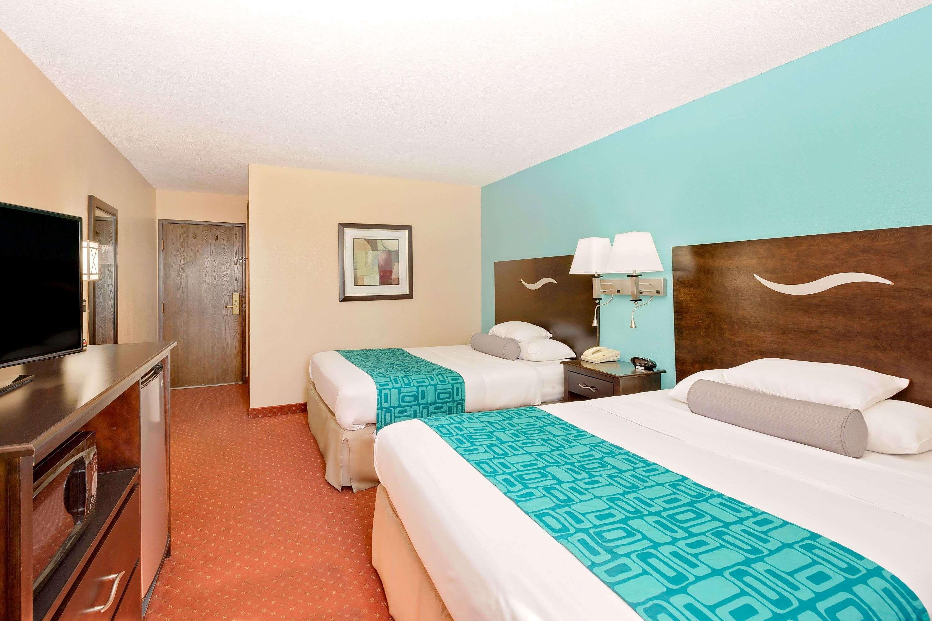Howard Johnson By Wyndham Waterloo/Cedar Falls Екстериор снимка