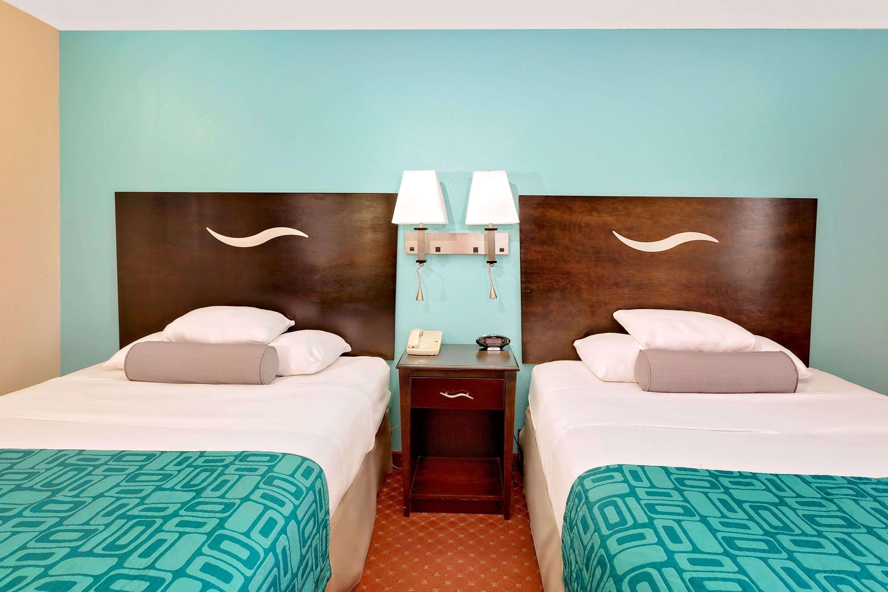 Howard Johnson By Wyndham Waterloo/Cedar Falls Екстериор снимка