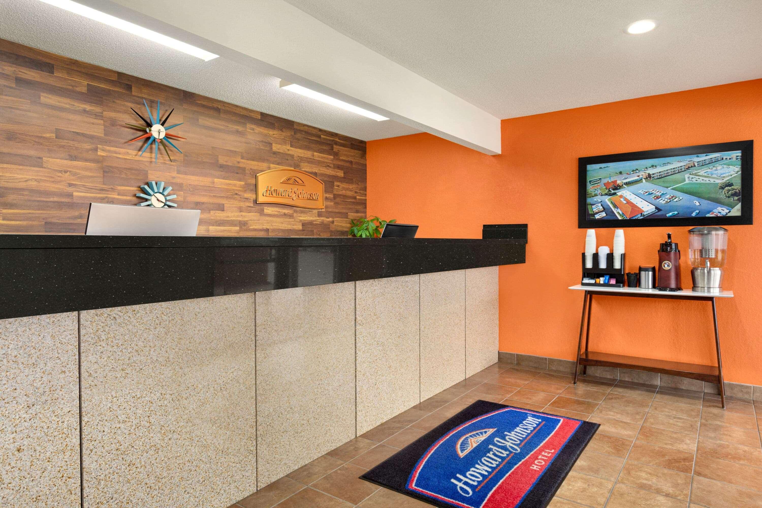 Howard Johnson By Wyndham Waterloo/Cedar Falls Екстериор снимка